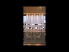 Κουρτίνα νερού που χρησιμοποιείται στο λόμπι του ξενοδοχείου