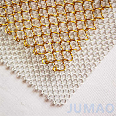 Λοξοπρεπείς χρυσές κουρτίνες με διαμαντένιες τρύπες